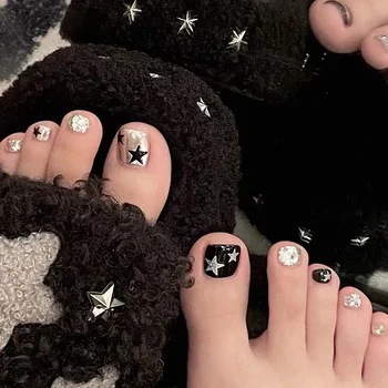 Summer Cool Girl Y2K, накладные ногти в виде звездочек, черные короткие квадратные кончики, полностью покрывающие накладные ногти с серебряными блестками.