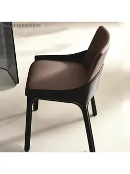 Изготовленный на заказ обеденный стул с подлокотниками из кожи под скандинавское седло, модель Итальянского минималистичного стула для столовой, Дизайнерский офис продаж